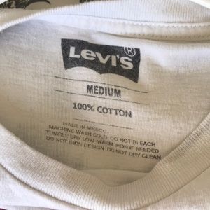 Levi's Tops - Levi t-shirt!💕 Levi's Tops - Levi t-shirt!💕